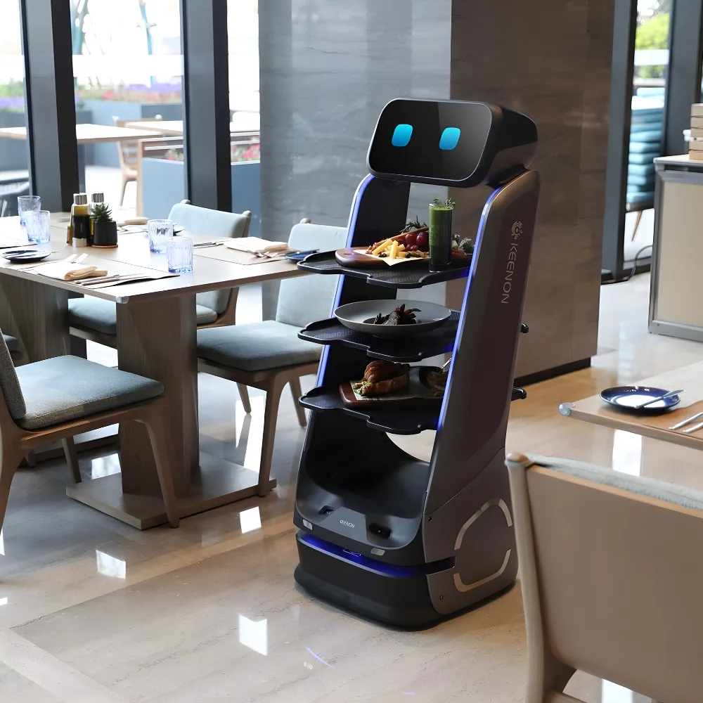 T9 Pro dostarczający dania na talerzach w restauracji